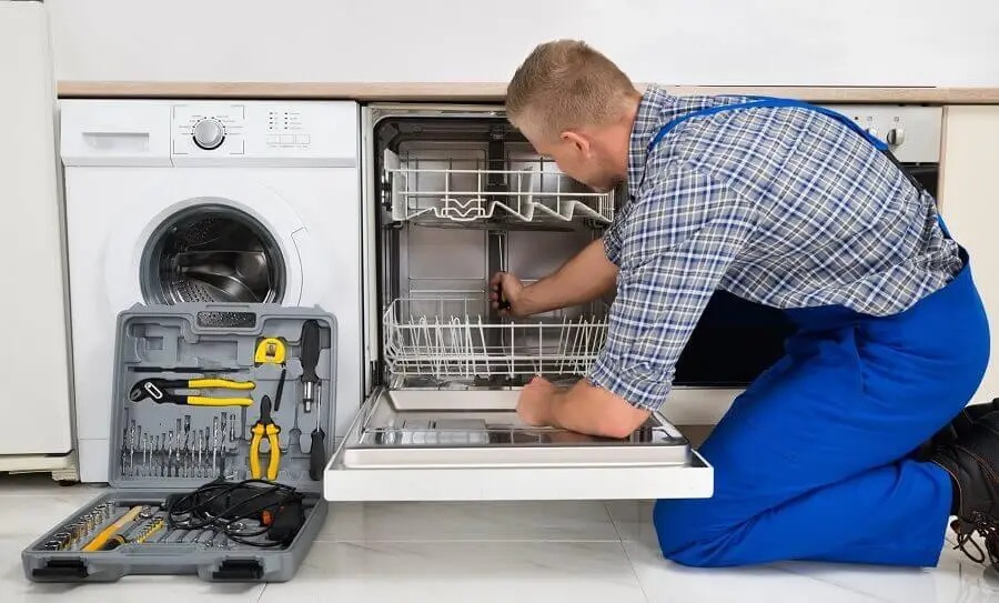 Körfez Siemens servisi teknisyen ekibi beyaz eşya tamiri yaparken